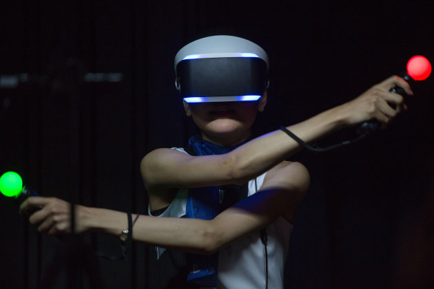 PlayStation VR + PlayStation Move на голове