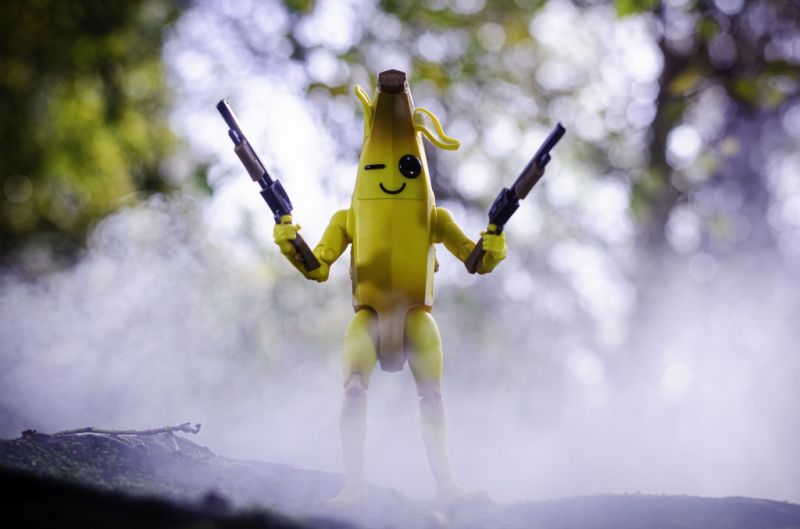 Коллекционная фигурка Jazwares Fortnite Legendary Series Peely S4, 15 см Фотография 5