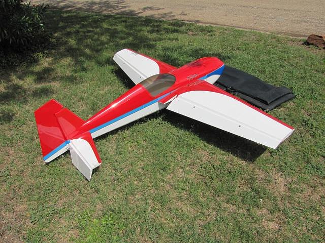 Модель самолета Thunder Tiger Extra 260 30% KIT (красный) Фотография 3