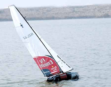 Яхта Thunder Tiger 1/25 ETNZ 1M KIT Фотография 1