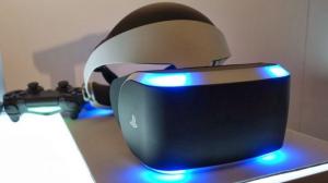 PlayStation VR + Battlezone VR Thumbnail 2